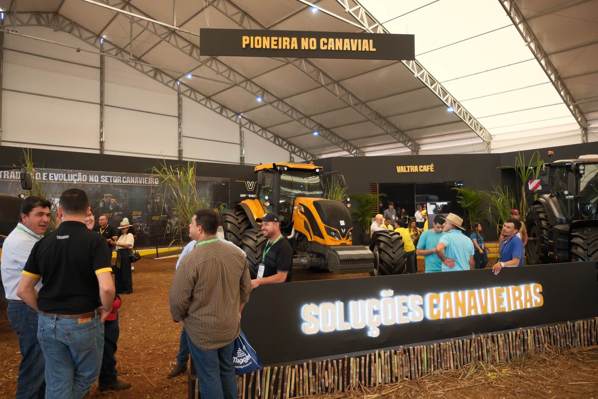 Valtra completa 65 anos no Brasil e reforça sua tradição no setor sucroenergético na Agrishow 2025